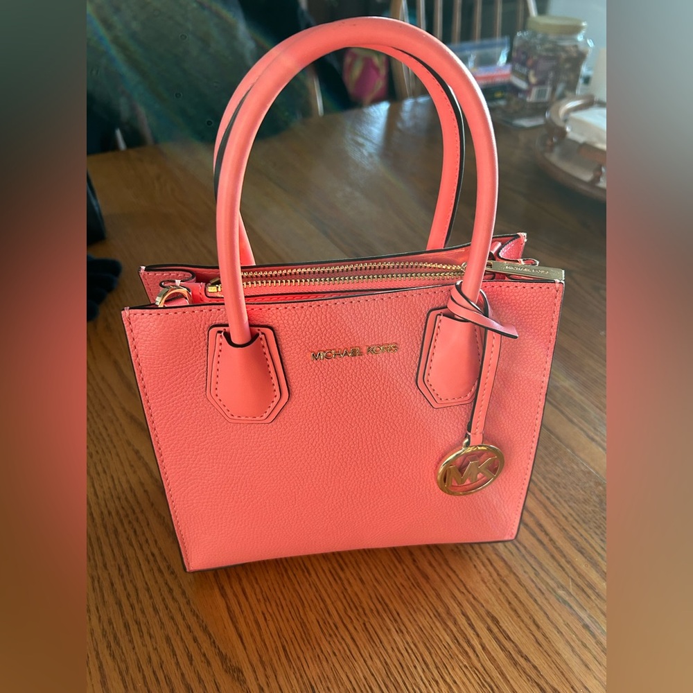 Michael Kors Mercer medium messenger purse Condition: New Never Used tag removed